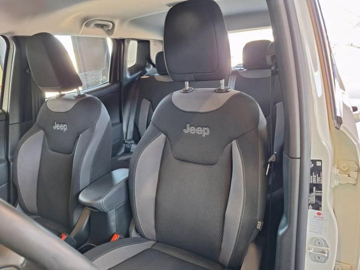 Jeep Renegade 1.3 T4 190CV PHEV 4xe AT6 Business Plus (10)