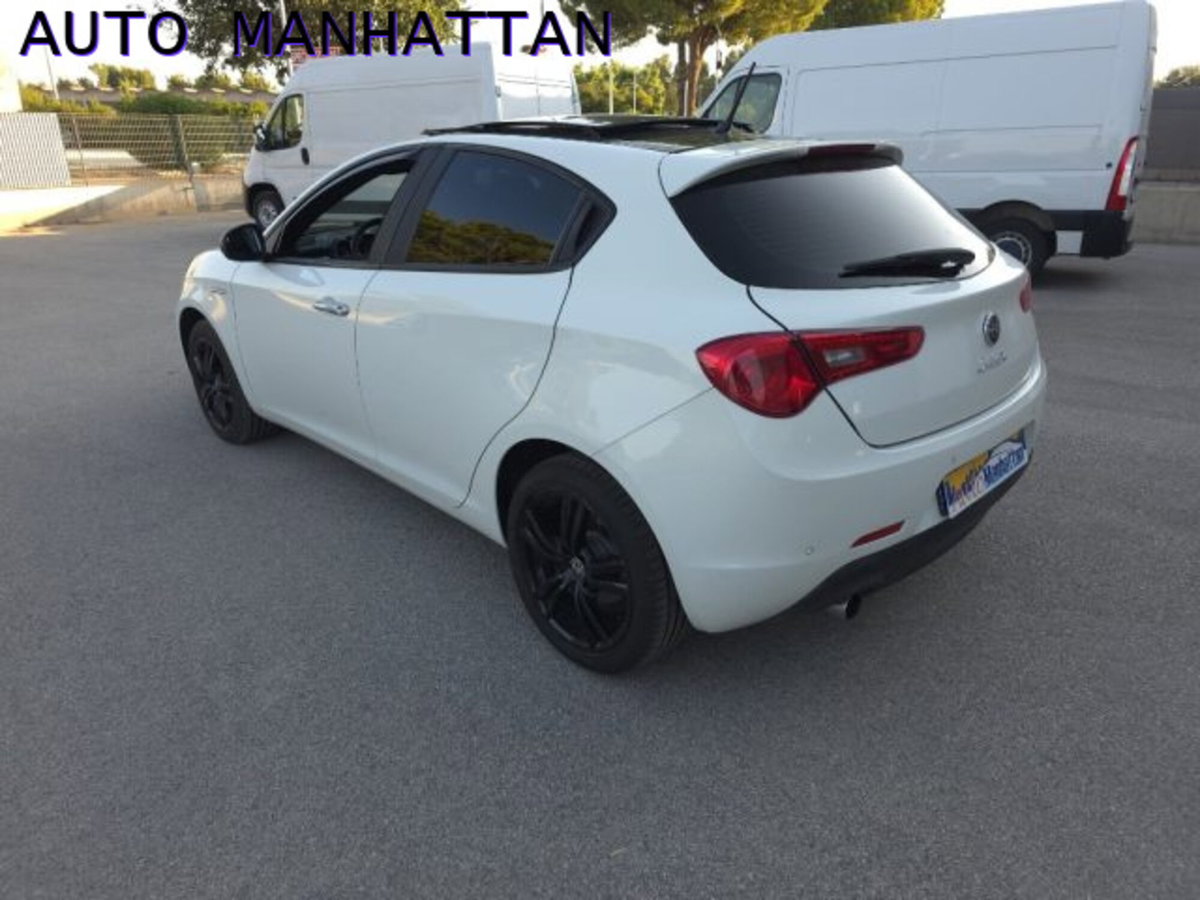 Alfa Romeo Giulietta 1.6 JTDm-2 Giulietta (3)