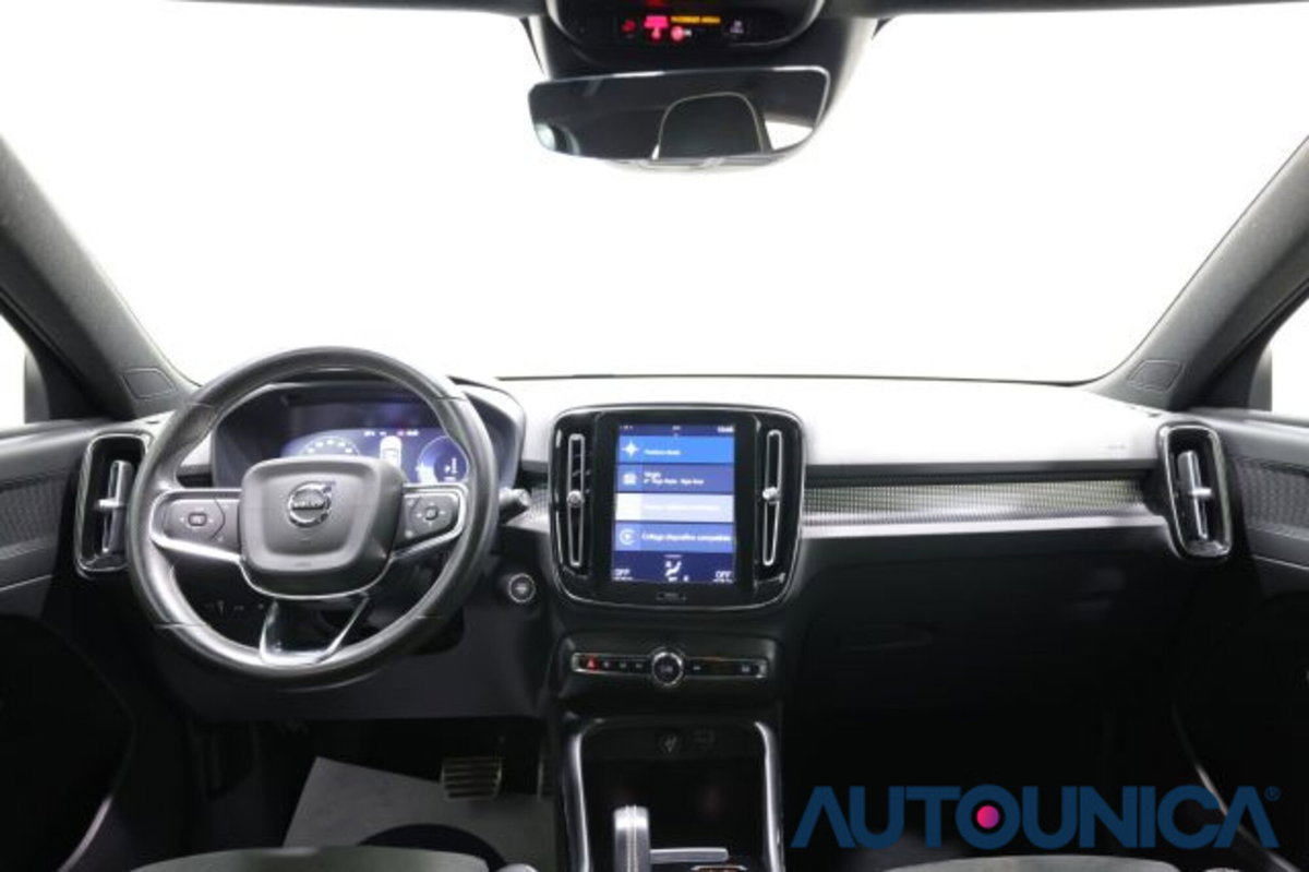 Volvo XC40 T5 Recharge Plug-in Hybrid R-design (10)