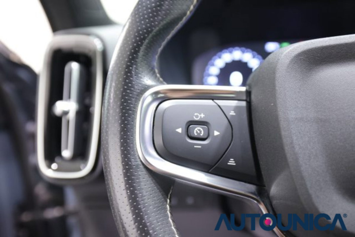 Volvo XC40 T5 Recharge Plug-in Hybrid R-design (20)