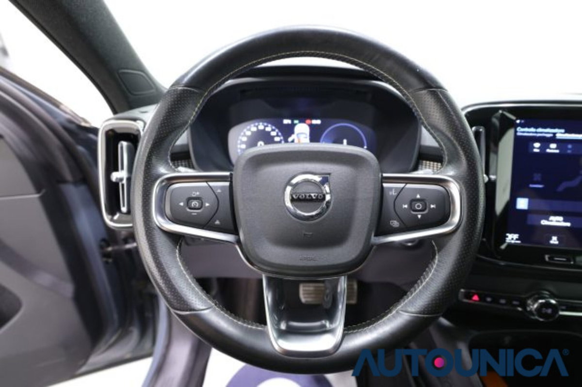 Volvo XC40 T5 Recharge Plug-in Hybrid R-design (7)
