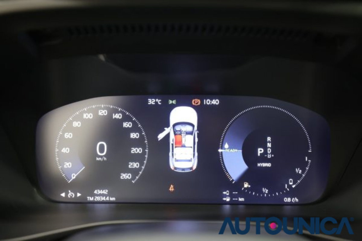 Volvo XC40 T5 Recharge Plug-in Hybrid R-design (8)