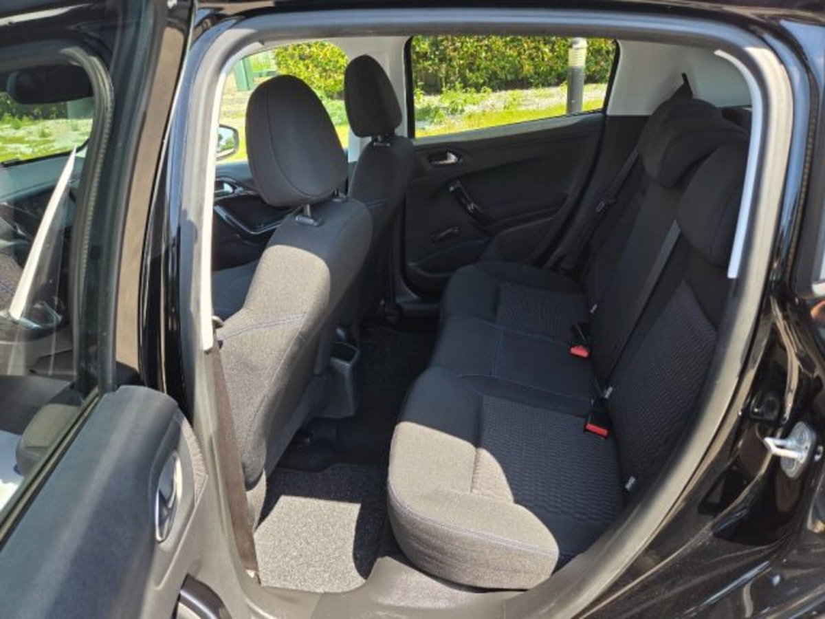 Peugeot 208 100 S&S 5 porte Signature (16)