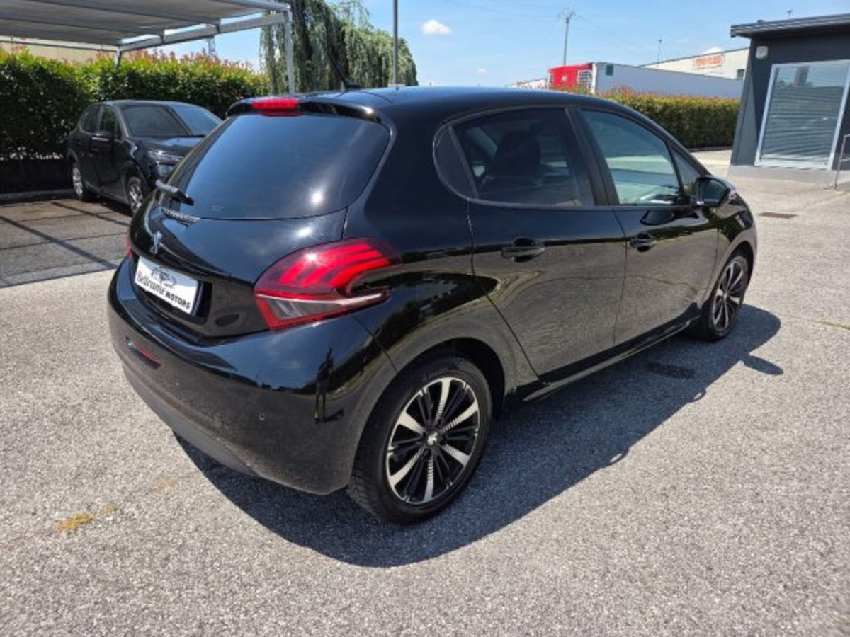 Peugeot 208 100 S&S 5 porte Signature (4)