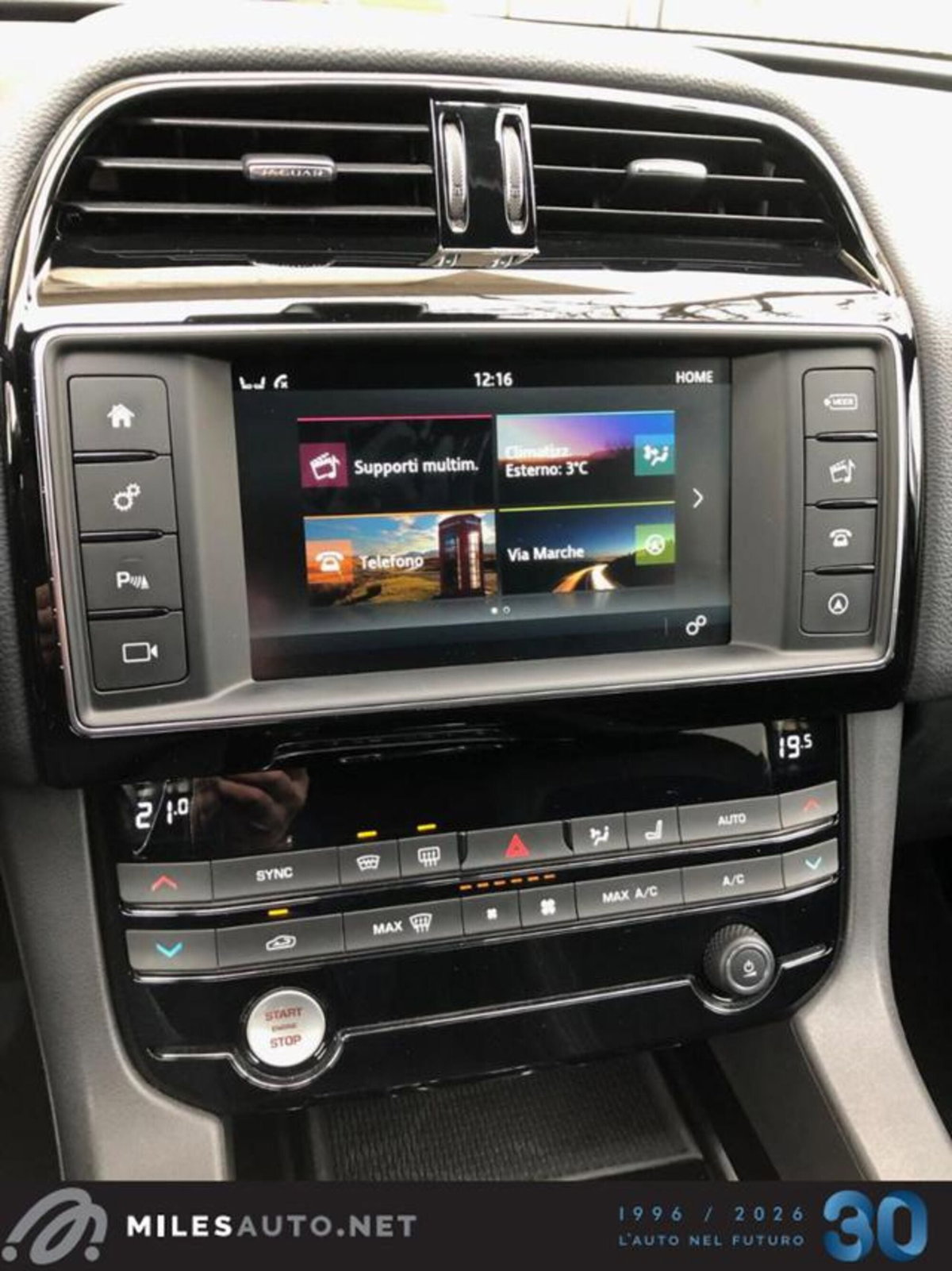 Jaguar F-Pace 2.0 D 180 CV AWD R-Sport (10)
