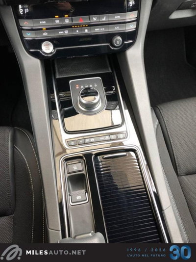Jaguar F-Pace 2.0 D 180 CV AWD R-Sport (16)