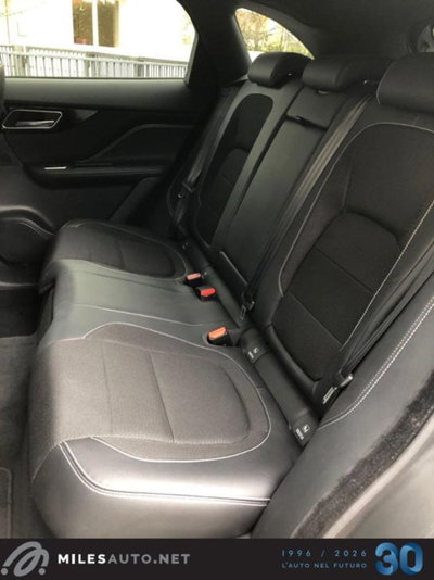 Jaguar F-Pace 2.0 D 180 CV AWD R-Sport (18)