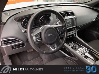 Jaguar F-Pace 2.0 D 180 CV AWD R-Sport (5)
