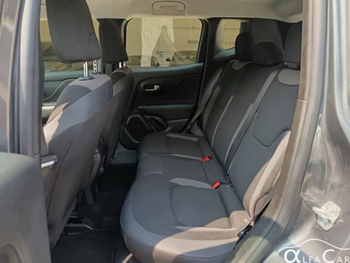 Jeep Renegade 1.3 T4 190CV PHEV 4xe AT6 Limited (13)
