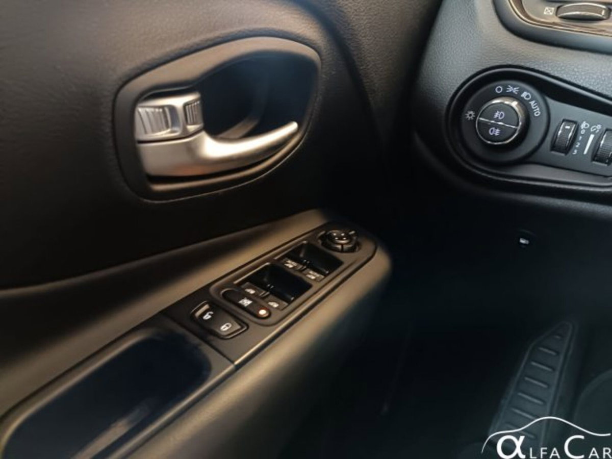 Jeep Renegade 1.3 T4 190CV PHEV 4xe AT6 Limited (16)