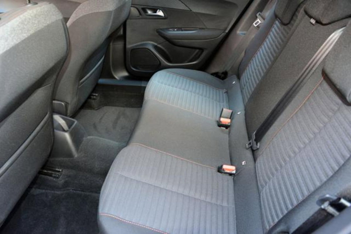 Peugeot 2008 PureTech 100 S&S Active Pack (10)