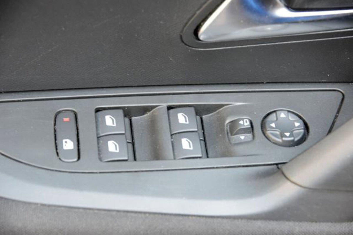 Peugeot 2008 PureTech 100 S&S Active Pack (11)