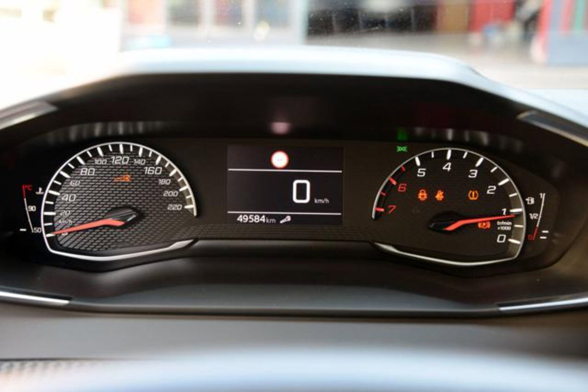 Peugeot 2008 PureTech 100 S&S Active Pack (13)