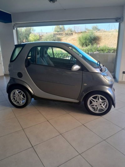 smart Fortwo 1000 45 kW MHD coupé pure (4)