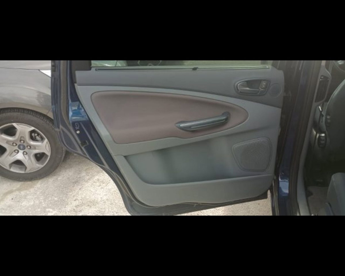 Ford Galaxy 2.0 TDCi 140 CV Ghia (10)