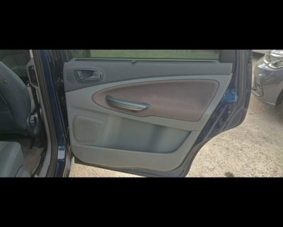 Ford Galaxy 2.0 TDCi 140 CV Ghia (12)