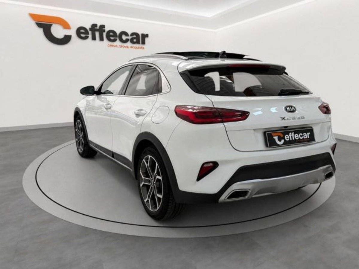 Kia XCeed 1.6 CRDi 136 CV Evolution (4)