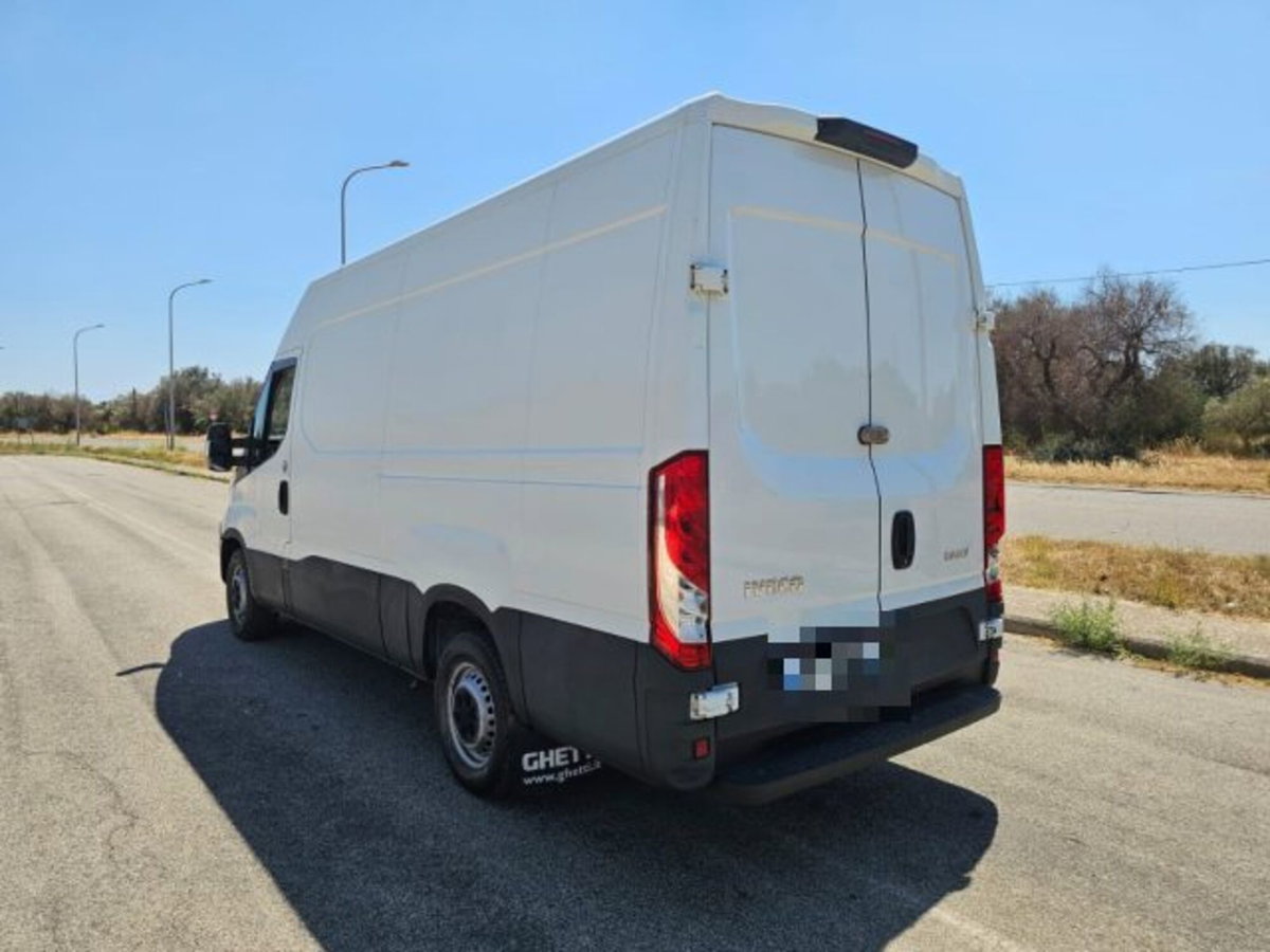 Iveco Daily Furgone 35S12V 2.3 HPT PLM-TA Furgone (12)