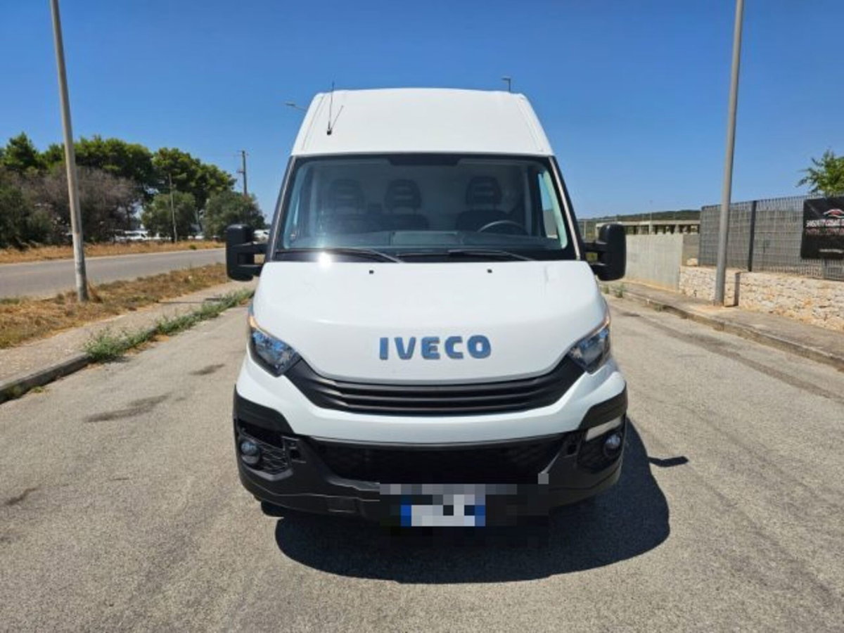 Iveco Daily Furgone 35S12V 2.3 HPT PLM-TA Furgone (2)