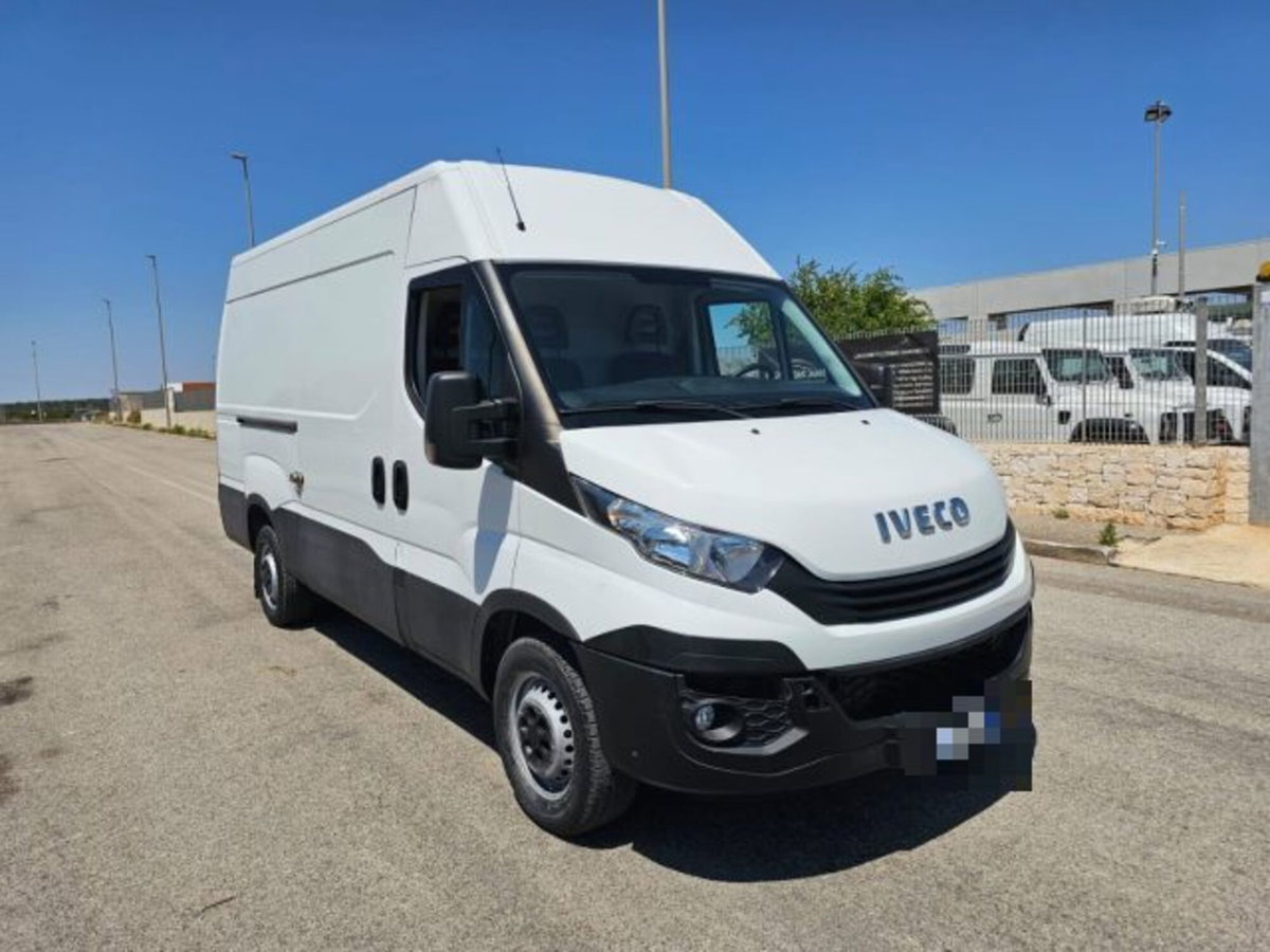 Iveco Daily Furgone 35S12V 2.3 HPT PLM-TA Furgone (3)