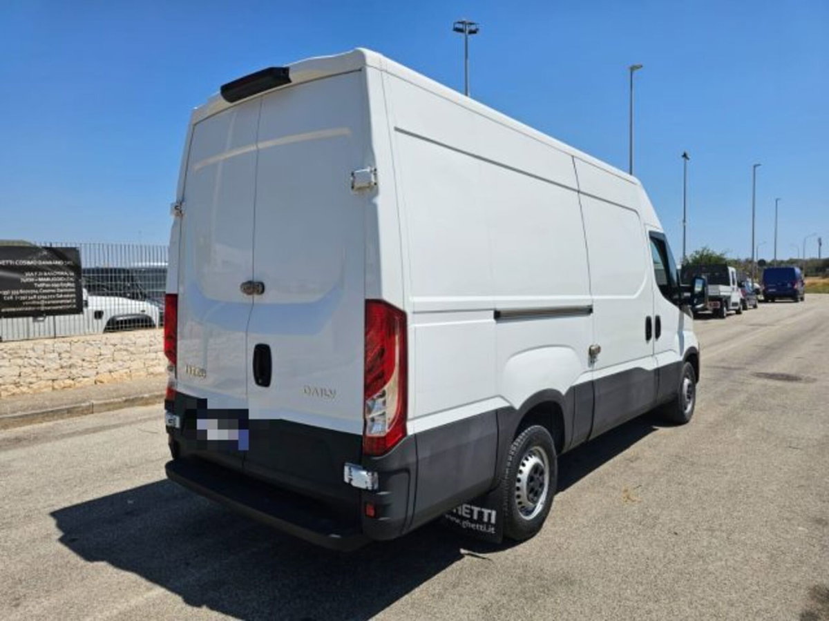 Iveco Daily Furgone 35S12V 2.3 HPT PLM-TA Furgone (6)