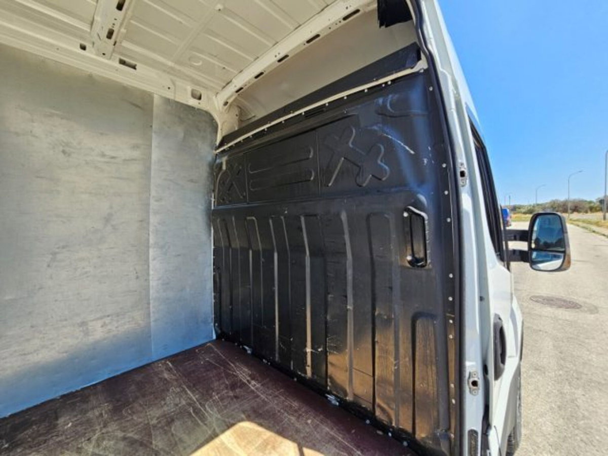 Iveco Daily Furgone 35S12V 2.3 HPT PLM-TA Furgone (7)