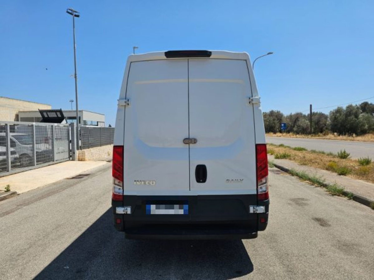 Iveco Daily Furgone 35S12V 2.3 HPT PLM-TA Furgone (9)