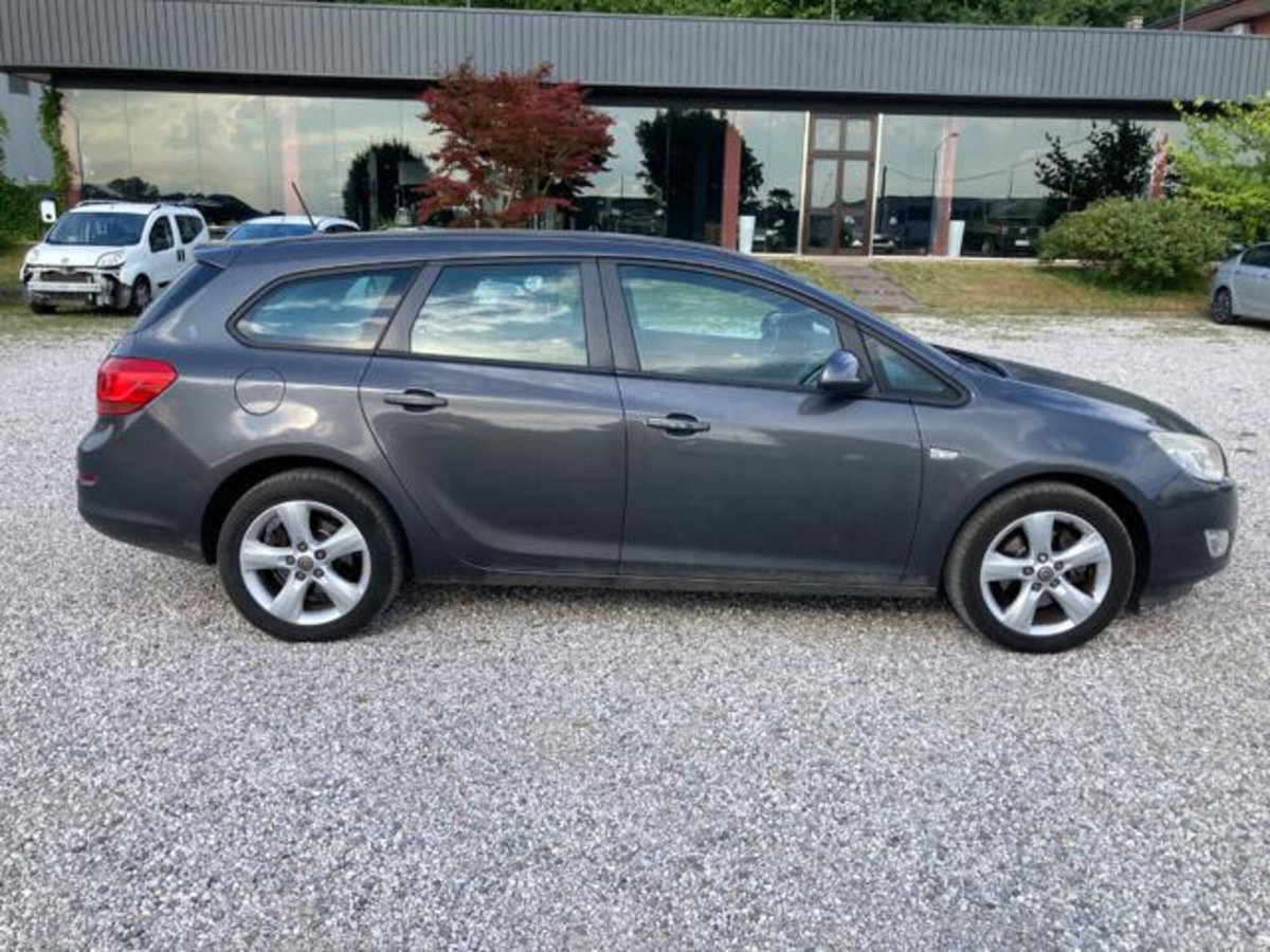 Opel Astra Station Wagon 1.7 CDTI 110CV Sports Cosmo (3)