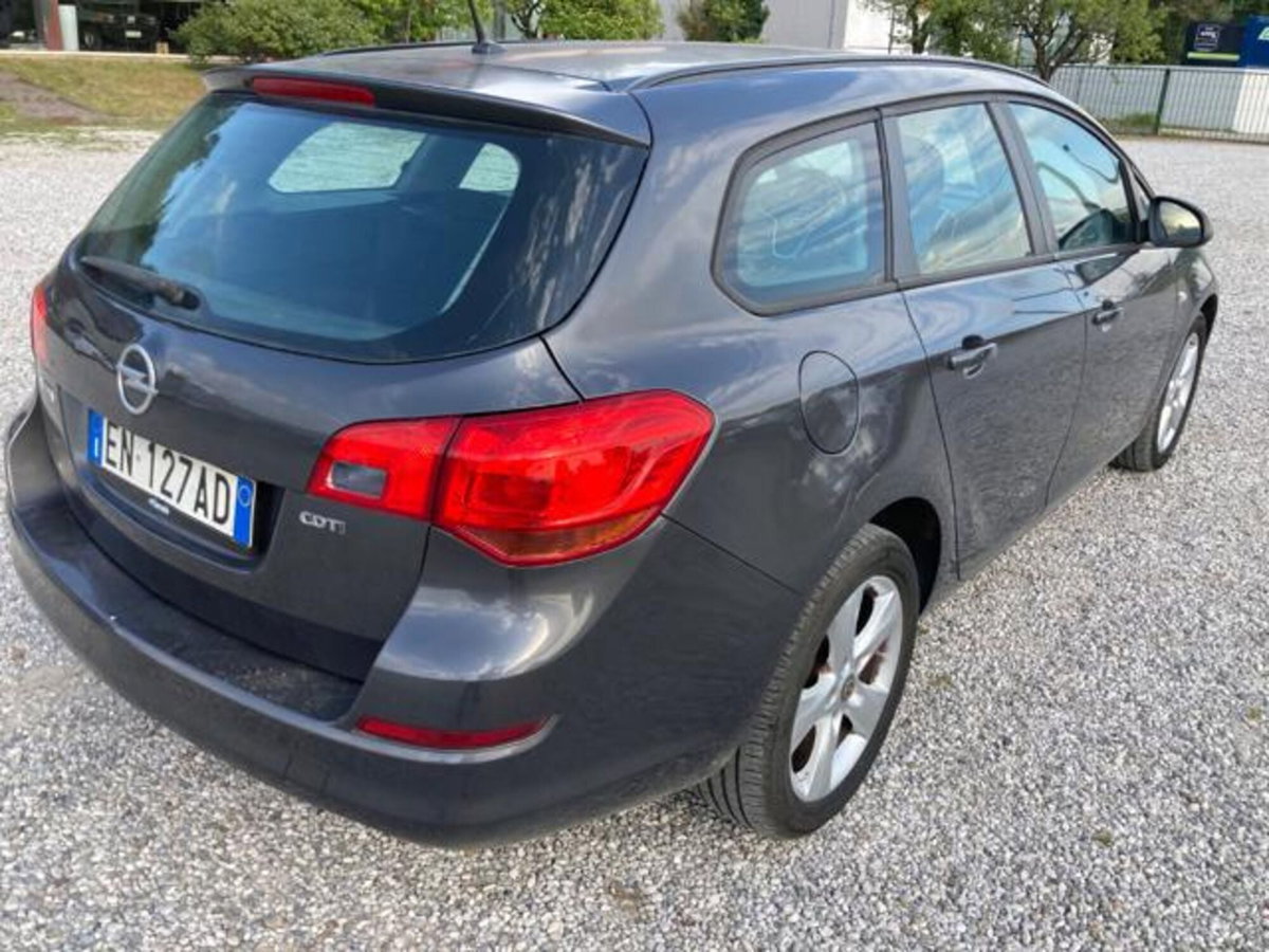 Opel Astra Station Wagon 1.7 CDTI 110CV Sports Cosmo (4)