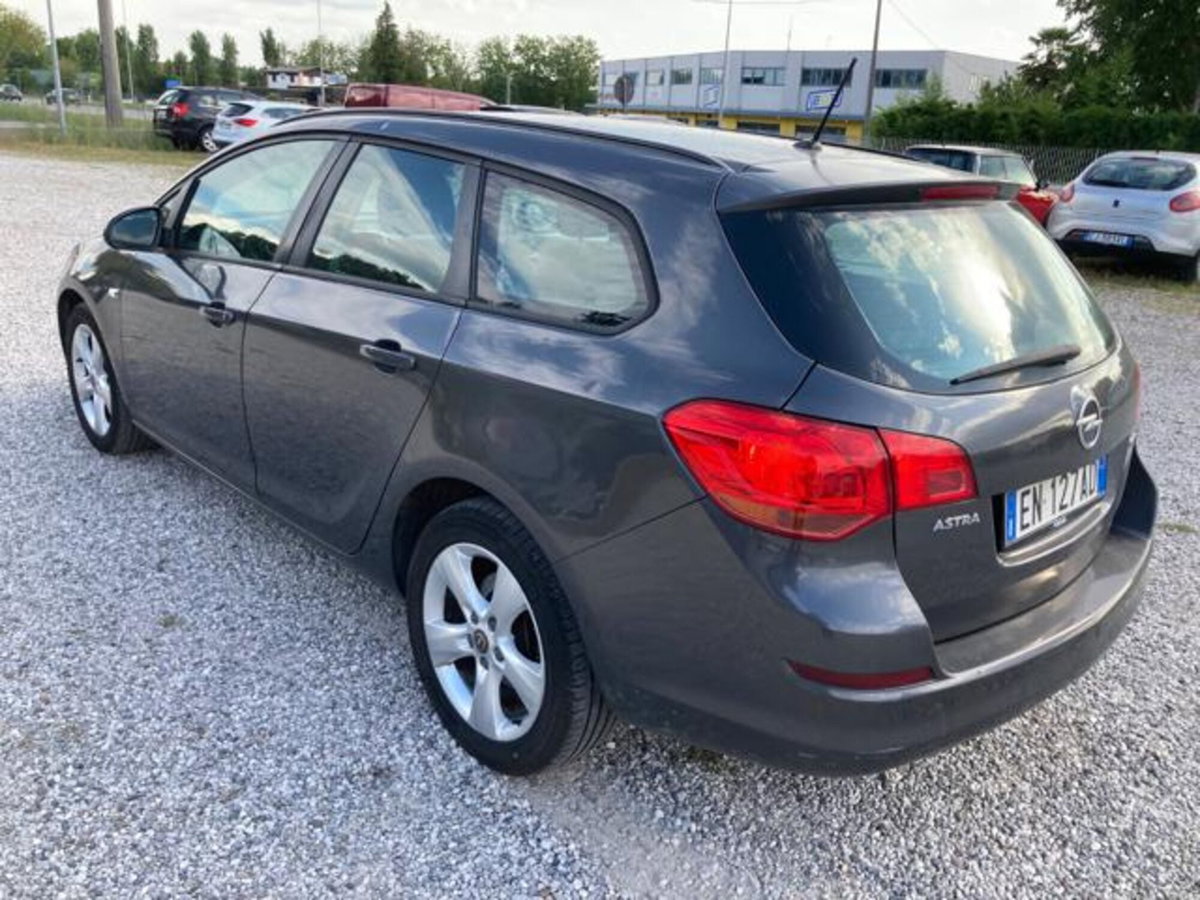 Opel Astra Station Wagon 1.7 CDTI 110CV Sports Cosmo (6)