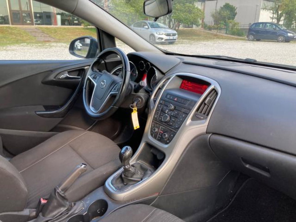 Opel Astra Station Wagon 1.7 CDTI 110CV Sports Cosmo (9)
