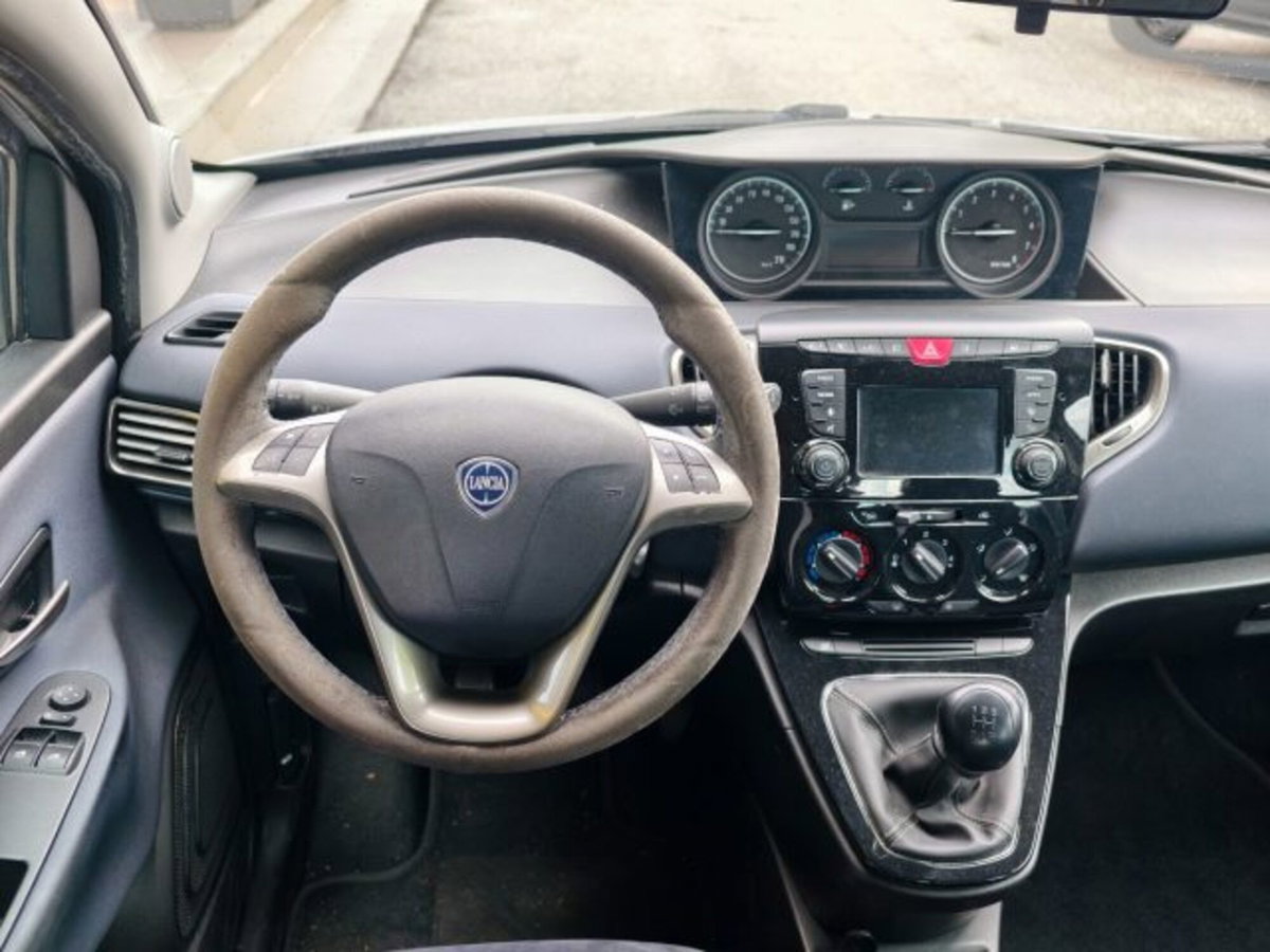 Lancia Ypsilon 1.2 69 CV 5 porte Mya (10)