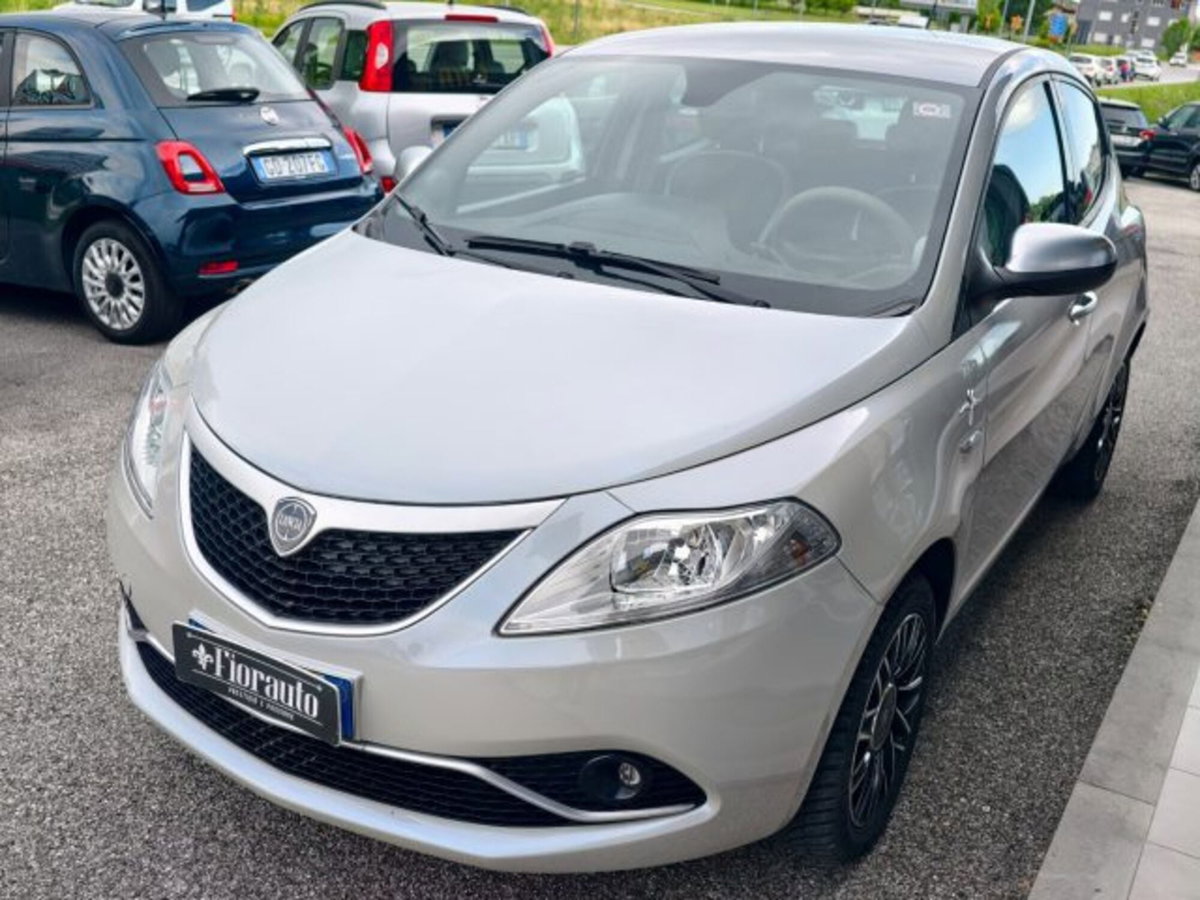 Lancia Ypsilon 1.2 69 CV 5 porte Mya (6)