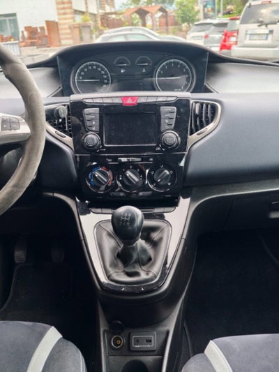 Lancia Ypsilon 1.2 69 CV 5 porte Mya (9)