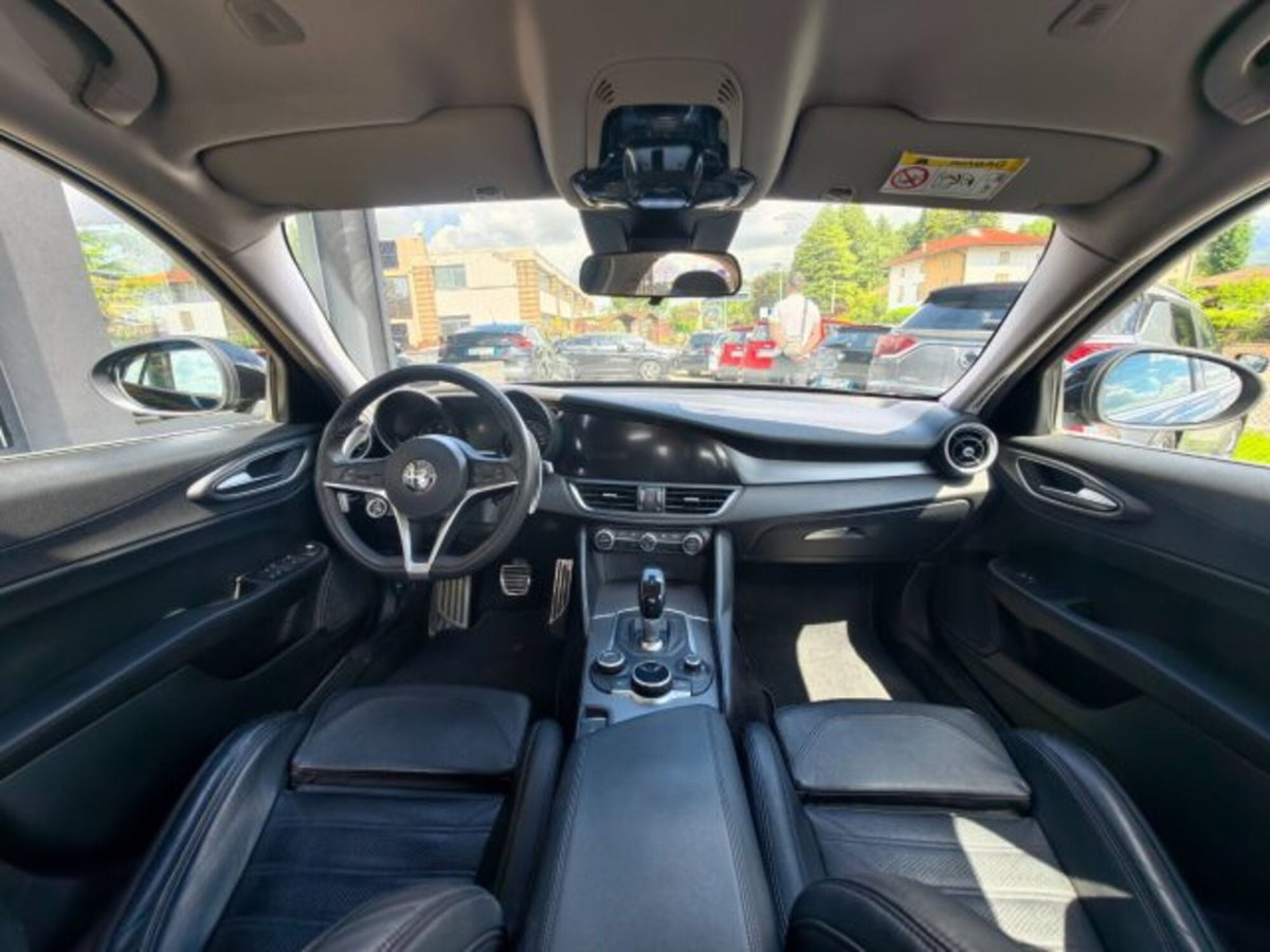 Alfa Romeo Giulia 2.2 Turbodiesel 210 CV AT8 AWD Q4 Veloce (10)