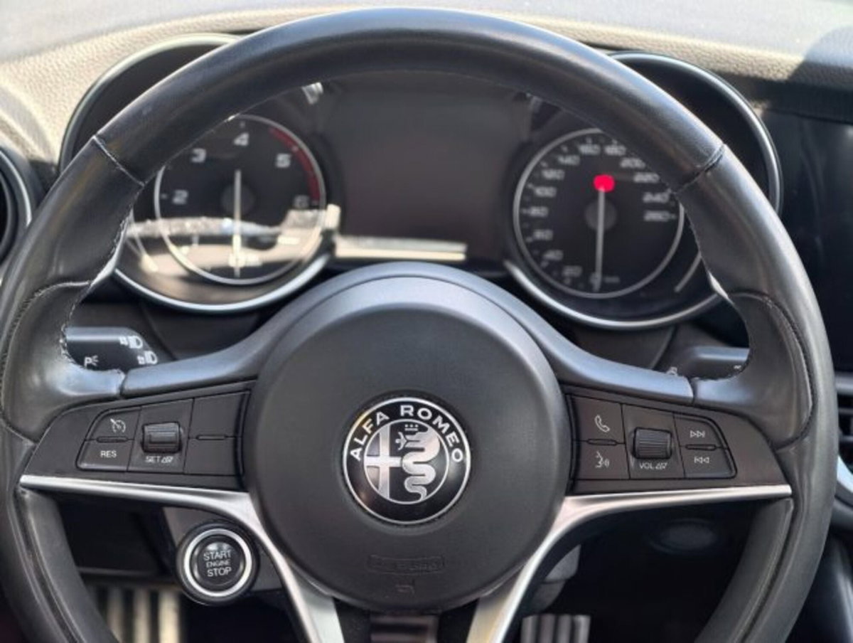 Alfa Romeo Giulia 2.2 Turbodiesel 210 CV AT8 AWD Q4 Veloce (12)