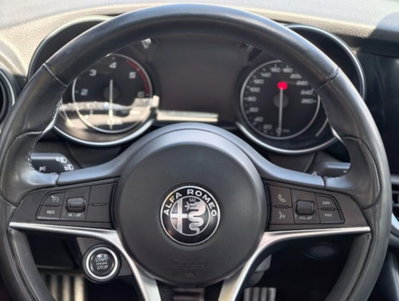 Alfa Romeo Giulia 2.2 Turbodiesel 210 CV AT8 AWD Q4 Veloce (12)