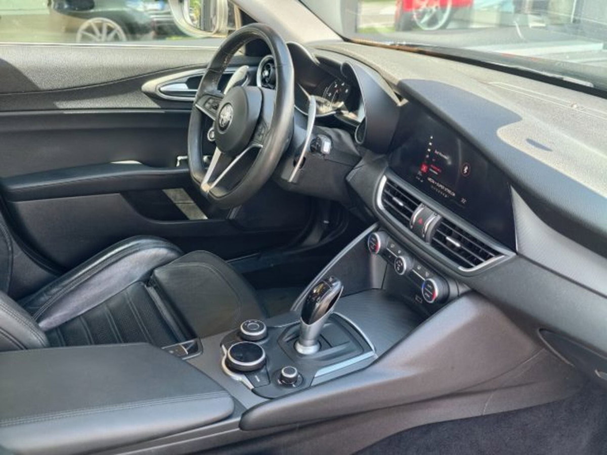 Alfa Romeo Giulia 2.2 Turbodiesel 210 CV AT8 AWD Q4 Veloce (14)