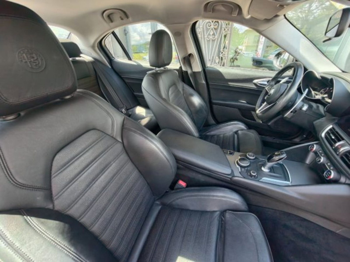 Alfa Romeo Giulia 2.2 Turbodiesel 210 CV AT8 AWD Q4 Veloce (15)