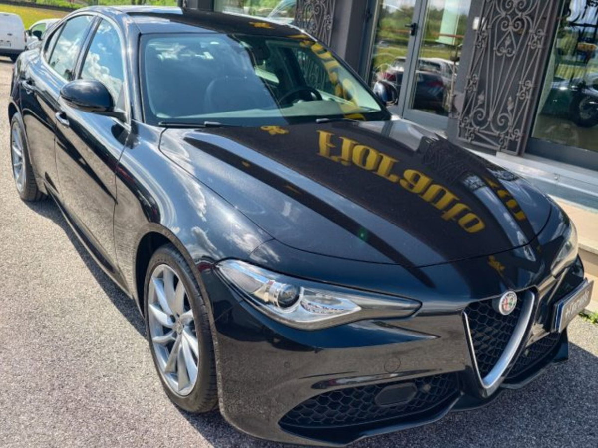 Alfa Romeo Giulia 2.2 Turbodiesel 210 CV AT8 AWD Q4 Veloce (2)