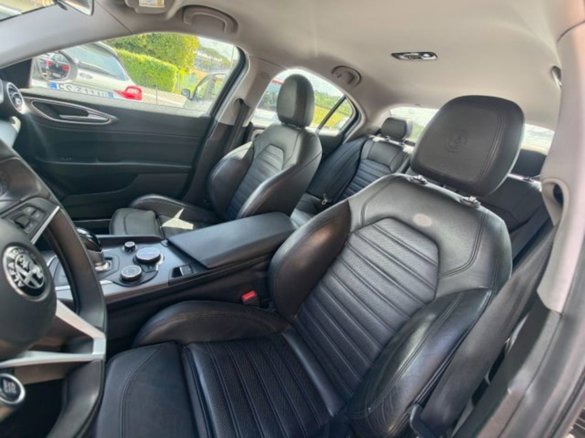 Alfa Romeo Giulia 2.2 Turbodiesel 210 CV AT8 AWD Q4 Veloce (9)