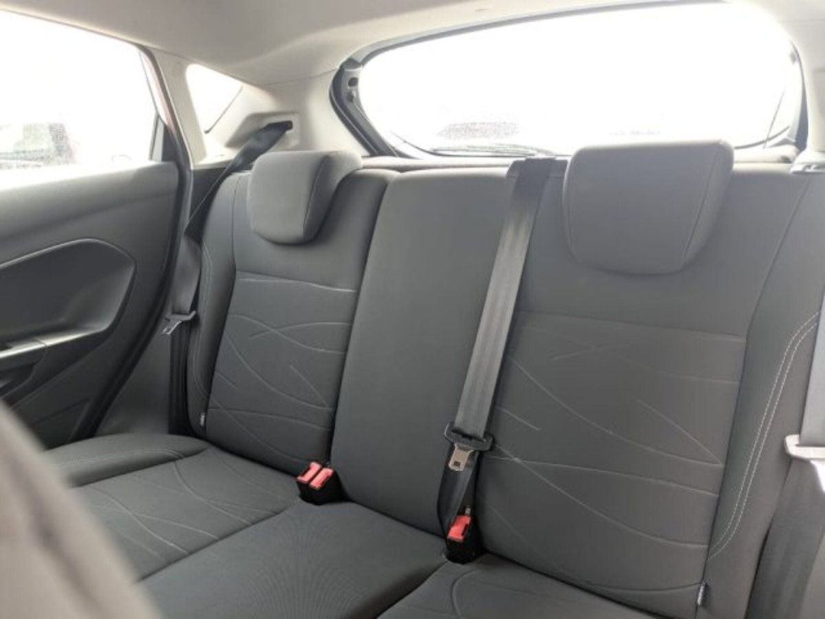 Ford Fiesta 1.4 5p. Bz.- GPL Titanium (8)