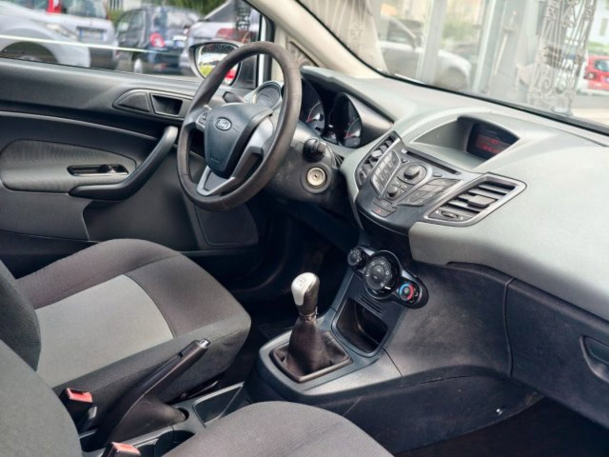 Ford Fiesta 1.4 TDCi 68CV 3 porte Titanium (12)