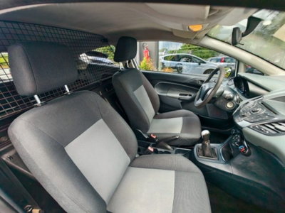 Ford Fiesta 1.4 TDCi 68CV 3 porte Titanium (13)