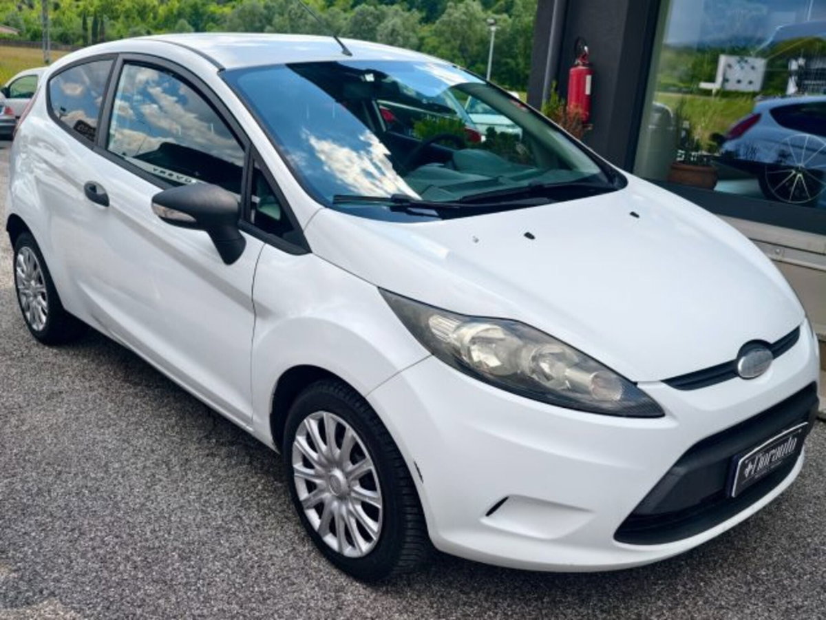 Ford Fiesta 1.4 TDCi 68CV 3 porte Titanium (2)