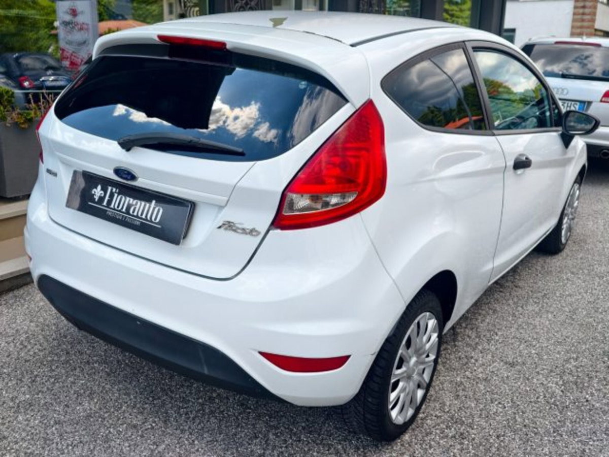 Ford Fiesta 1.4 TDCi 68CV 3 porte Titanium (4)