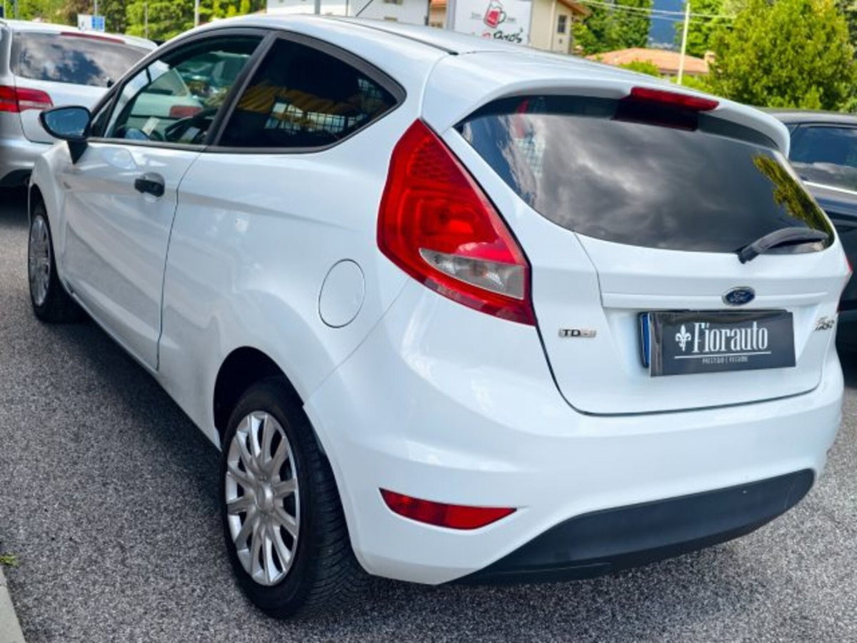 Ford Fiesta 1.4 TDCi 68CV 3 porte Titanium (6)