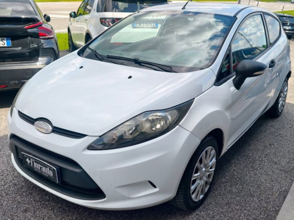 Ford Fiesta 1.4 TDCi 68CV 3 porte Titanium (7)