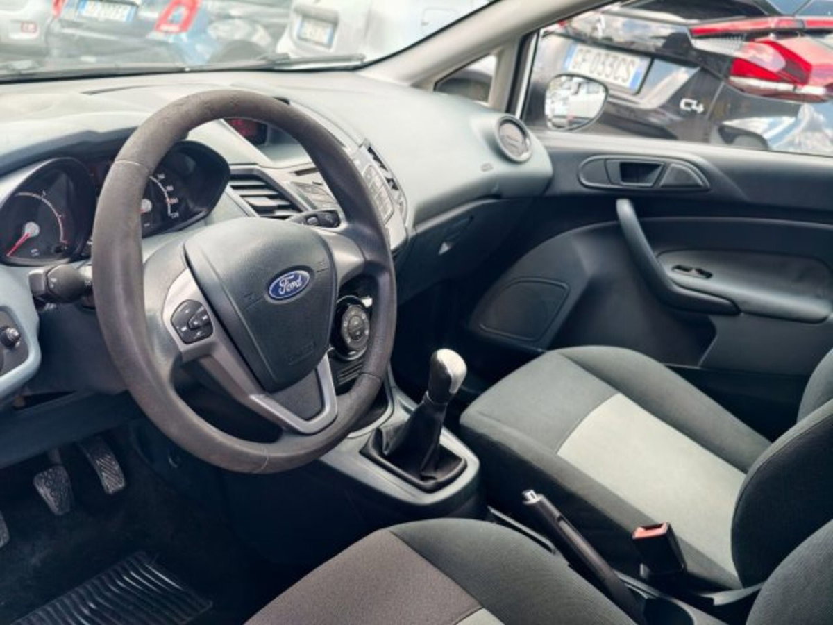 Ford Fiesta 1.4 TDCi 68CV 3 porte Titanium (9)