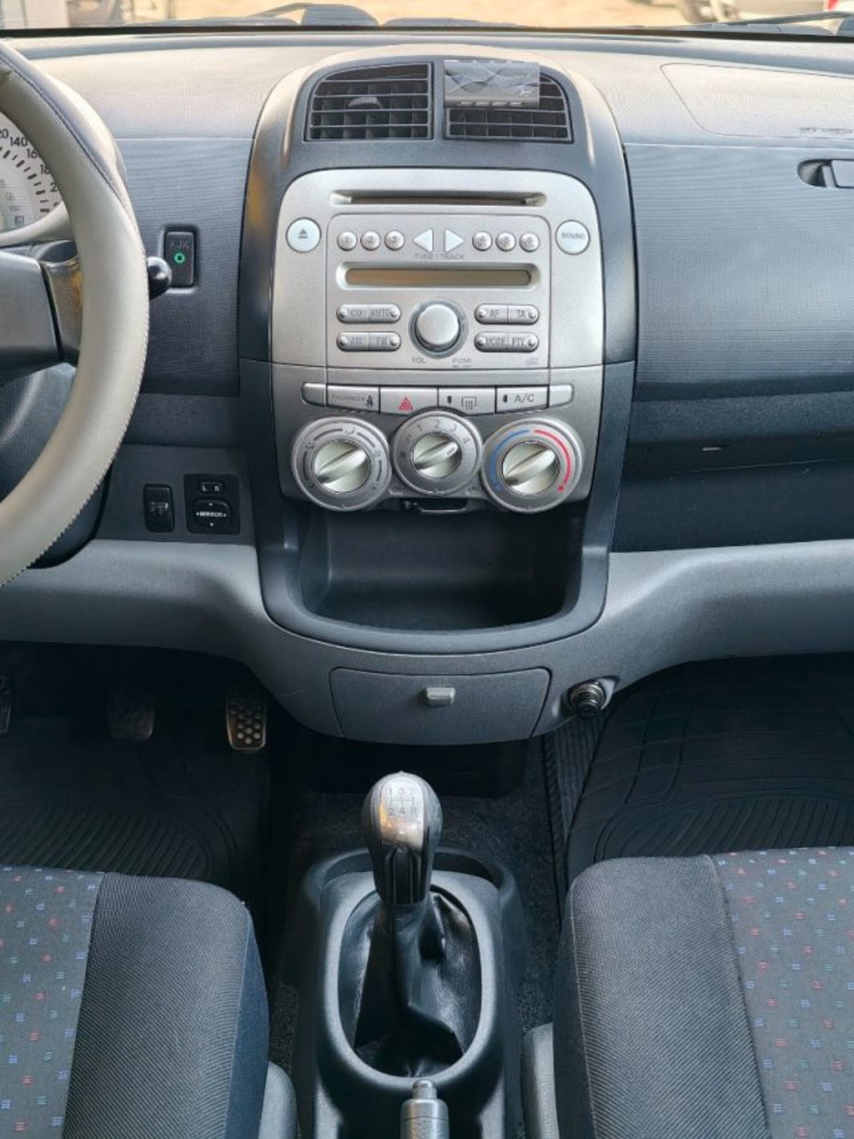 Daihatsu Sirion 1.3 Taka 4WD Green Powered (11)